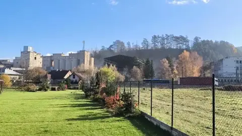 Prach nad areálom cementárne