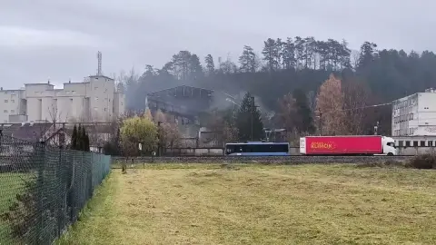 Prach nad areálom cementárne