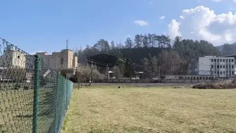 Prach nad areálom cementárne