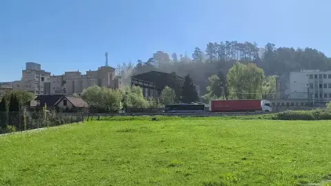 Prach nad areálom cementárne