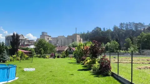 Prach nad areálom cementárne