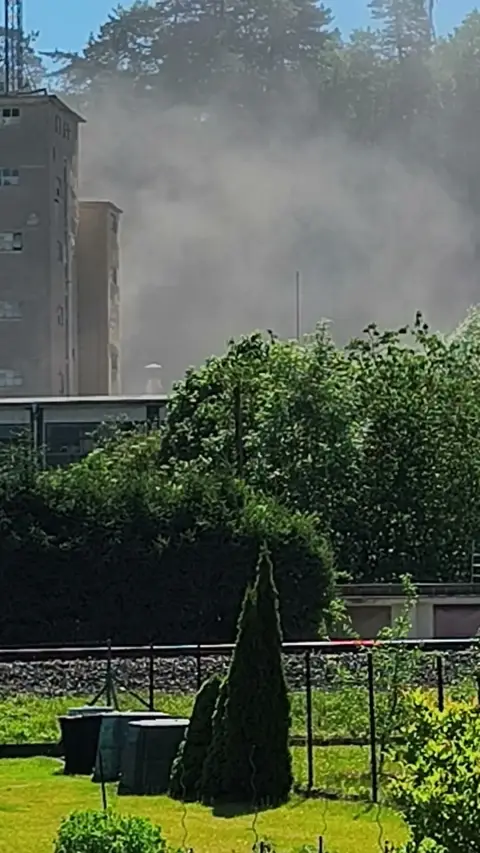 Prach nad areálom cementárne