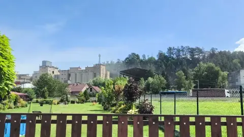 Prach nad areálom cementárne
