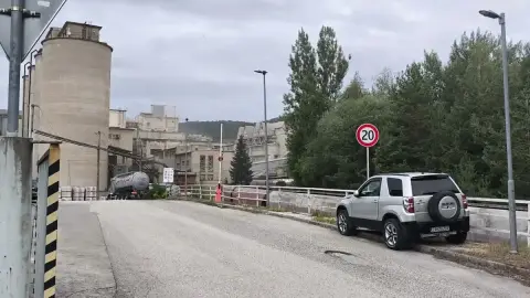 Prach nad hlavnou cestou