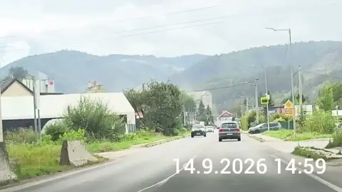 Prach nad hlavnou cestou