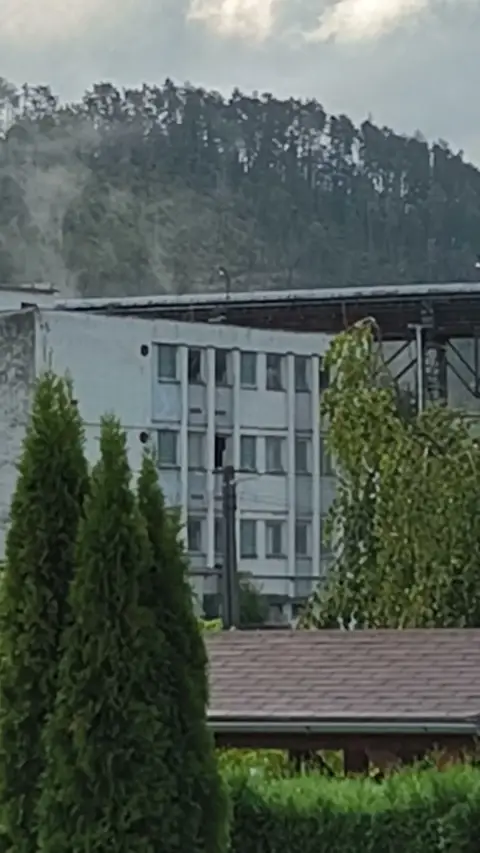 Prach nad areálom cementárne