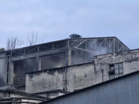 Vykládka slinku, prach pri vagónoch