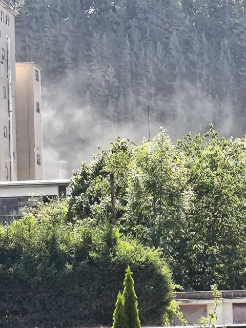 Prach nad areálom cementárne