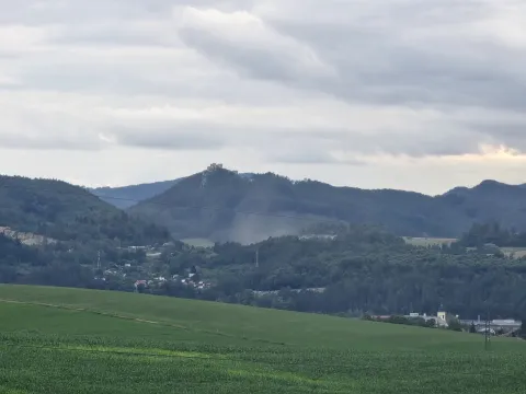 Prachový opar nad údolím