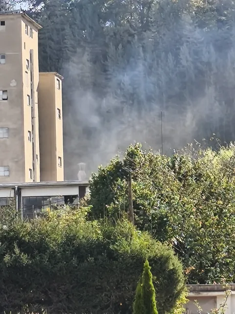 Prach nad areálom cementárne