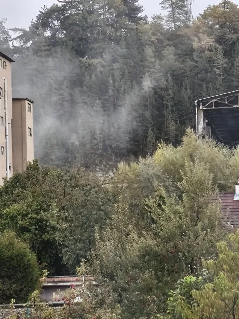 Prach nad areálom cementárne